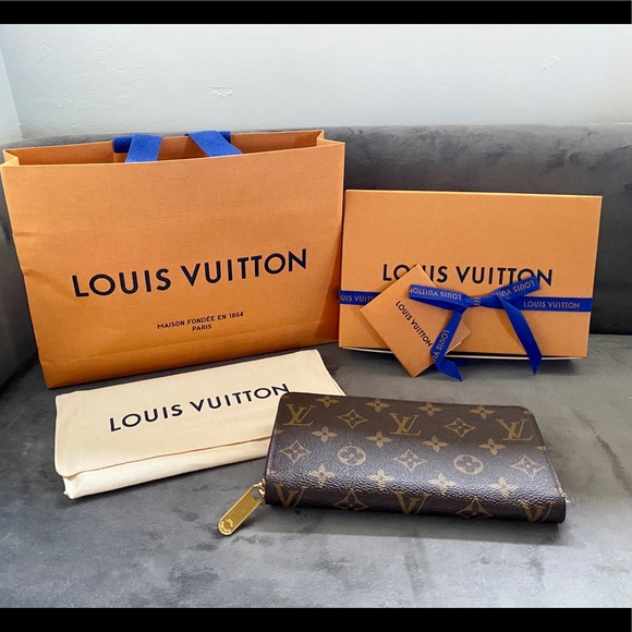 Louis Vuitton Handbags - Louis Vuitton Z Wallet NM Monogram. Like new